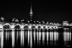 Les refflets du pont de pierre