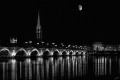La lune veille sur Bordeaux