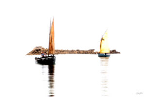 2 vieux bateaux en manoeuvre
